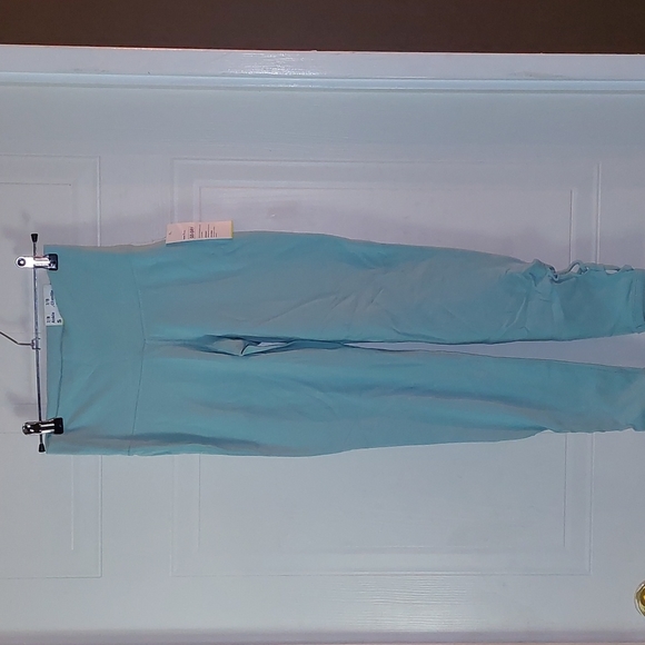 Old Navy go dry active leggings - Picture 2 of 5